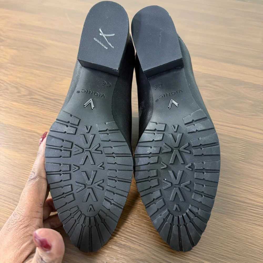 Vionic sleek black